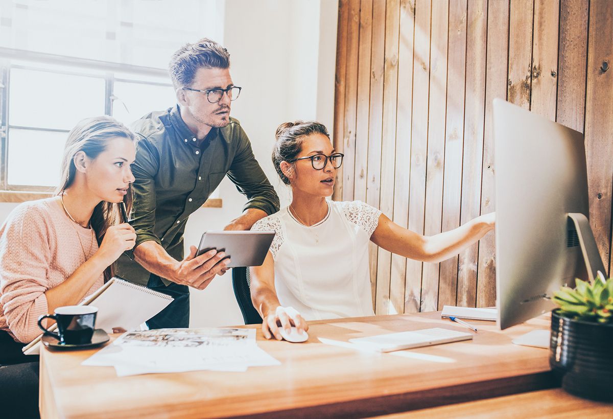 equipo de trabajo en agencia de marketing